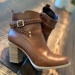 American Eagle Tan Stylish Bootie Heels